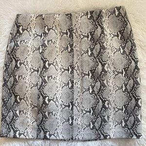 Snakeskin Print mini skirt!